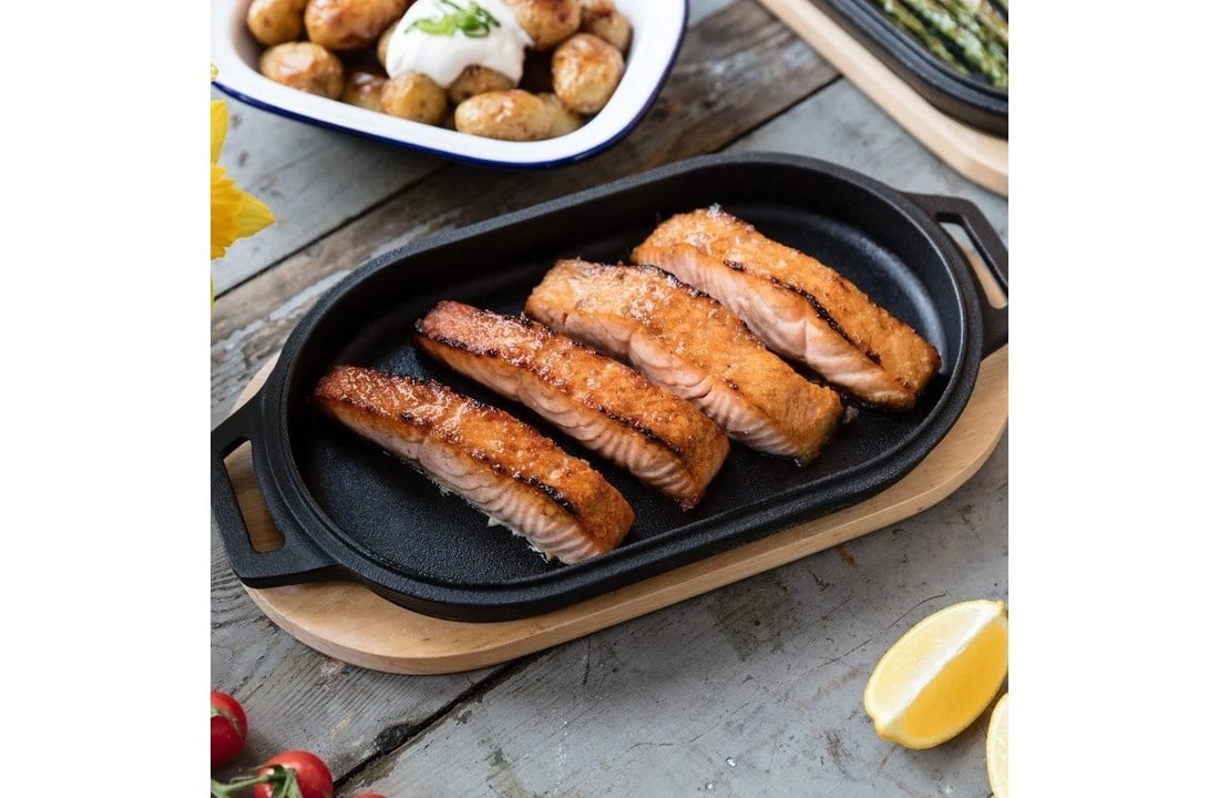 Ooni Gietijzeren Sizzler Pan Met Afneembare Greep En Houten Bord 2 Ooni Gietijzeren Sizzler Pan Met Afneembare Greep En Houten Bord - Afbeelding 2